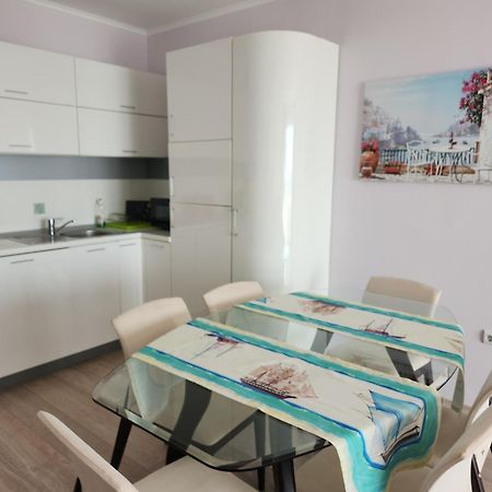 Beach View Apartment Shkorpilovtsi Exterior photo